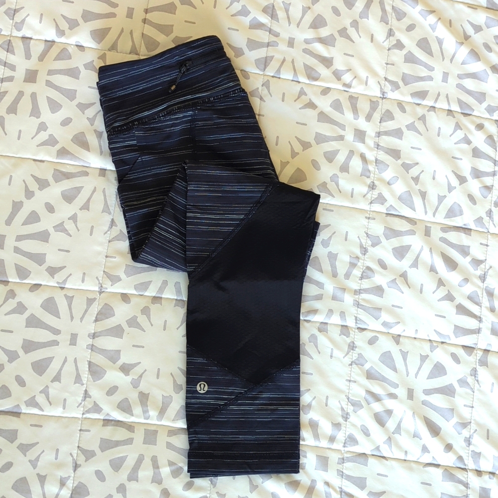LULULEMON ATHLETICA Pace Rival Crop Legging in Navy Blue - Picture 3 of 9